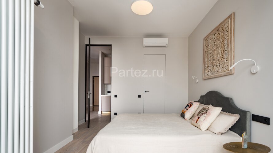 Потолочный светильник Maytoni C032CL-90W3K-RD-W