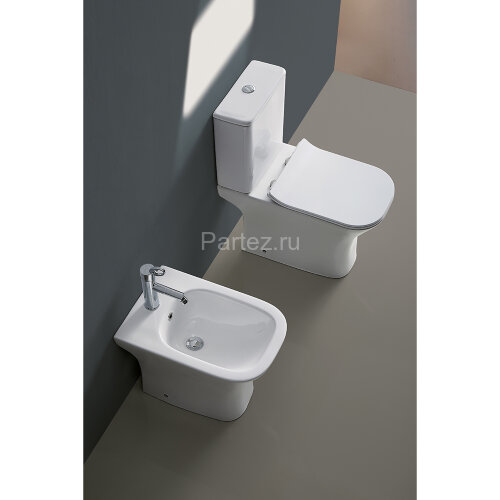 Унитаз напольный Azario FRETTA SQUARE 650х340х770 безободковый с бачком и сиденьем микролифт (AZ-121